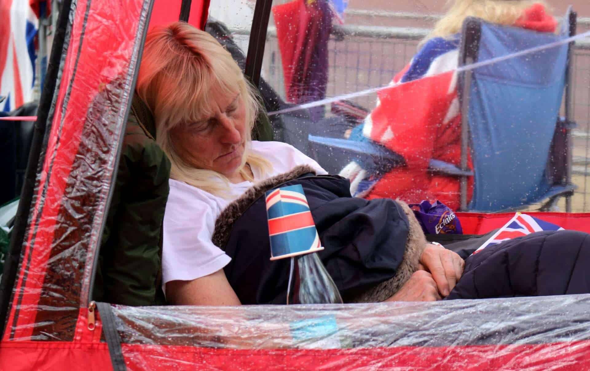 Sussex News Pitching Tents for a Royal Event London Crowds Camp Out