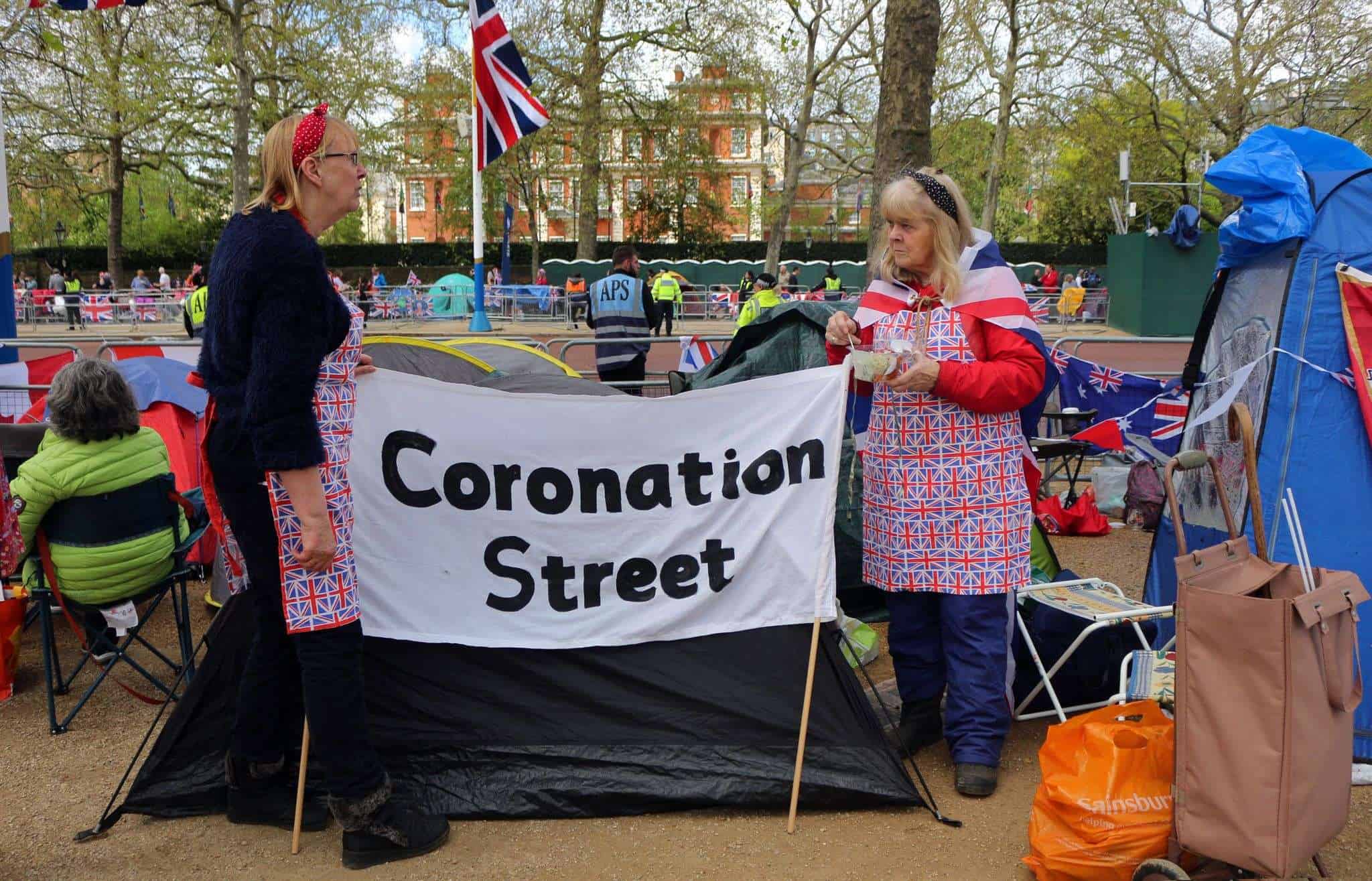 Sussex News Pitching Tents for a Royal Event London Crowds Camp Out