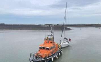 RNLI Eastbourne volunteers quick on the scene to assist yacht in need.