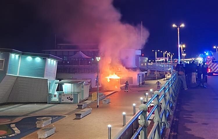 Firefighters tackle late-night blaze on Brighton seafront